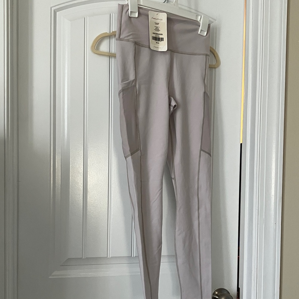 Fabletics On-the-Go Legging in Light Gray NWT